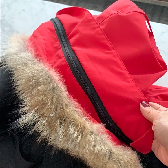 Authentic Canada Goose VICTORIA RED PARKA - Picture 16 of 16